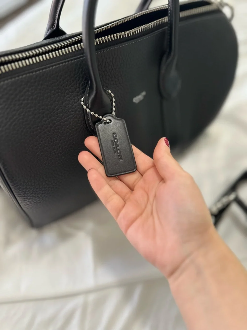 Coach Compass 35 in Black Leather-Like New - Picture 8 of 9